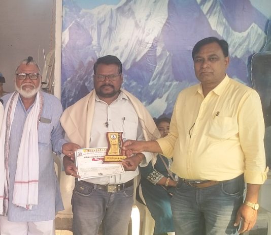 प्रबोधनकार भीम शाहीर प्रदीप कडबे यांच्या गायनाच्या माध्यमातून समाज प्रबोधन व जाहीर सत्कार