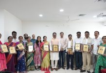 आनंददायी निवृत्ती वेतन योजनेअंतर्गत उप मुख्य कार्यकारी अधिकारी यांच्या हस्ते सेवानिवृत्त 20 कर्मचाऱ्यांचा सन्मान