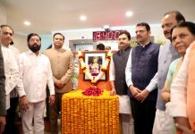 छत्रपती संभाजी महाराज बलिदान दिनानिमित्त मुख्यमंत्री देवेंद्र फडणवीस यांच्याकडून विधानभवनात अभिवादन