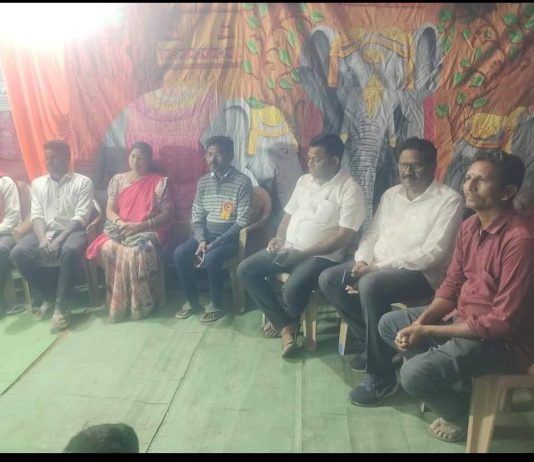 युवकांना क्रीडा साहित्याचे वाटप क्रीडा युवकांना सर्वसमावेशक दिलासा मिळत आहे
