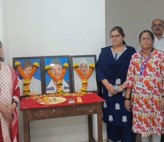 जिल्हा परिषदेत शहीद भगतसिंग, सुखदेव व राजगुरू यांना अभिवादन