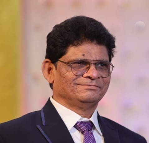 देहबोली व मुद्राभिनयाने हसविणारा: अष्टपैलू कलावंत प्रा. डॉ. शेखर डोंगरे यांना ६२ व्या वाढदिवसानिमित्य खूप खूप शुभेच्छा..!