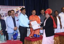 आविष्कार सोशल फाउंडेशन कोल्हापूर यांच्या वतीने राजश्री जाधव यांना राजमाता जिजाऊ पुरस्कार देऊन सन्मानित