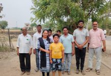 कुंभारी येथील तन्मय चीने याने गायले सुरेली आवाजात गीत