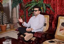 वडलापेठ लोह प्रकल्पाची जनसुनावनी अहेरीत घ्या, कंपनीचा एकाधिकारशाही विरुद्ध रस्त्यावर उतरण्याची वेळ आणू नका.