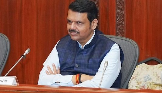 मुख्यमंत्री देवेंद्र फडणवीस यांचे आनंदवन परिवारातर्फे आभार