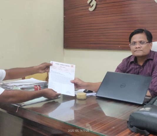 समाज कल्याण विभागाचा निधी इतर खात्यात वळविण्यात आल्याच्या विरोधात मुख्यमंत्र्यांना निवेदन