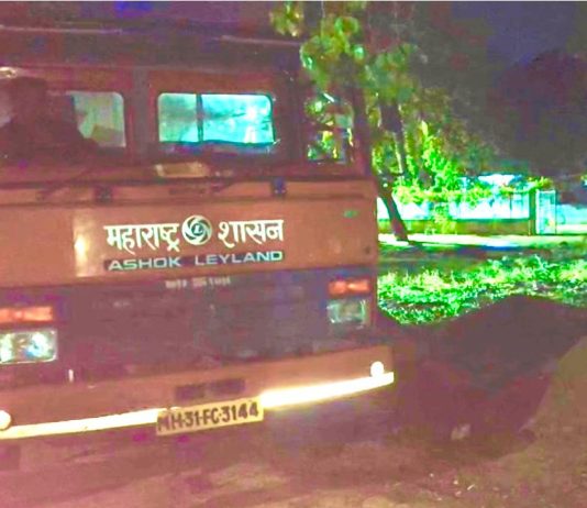 महाराष्ट्र शासनाच्या गाडीतूनच अवैध रेती तस्करी ?