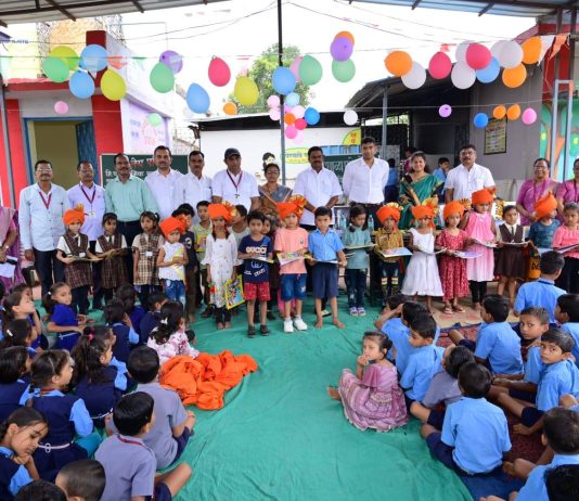 शाळेच्या पहिल्याच दिवशी विद्यार्थ्यांचे जल्लोषात स्वागत