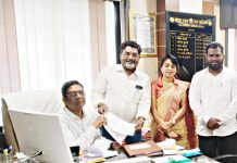महाकाली कॉलरी परिसरातील रस्त्यांची त्वरित दुरुस्ती करा.