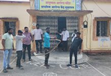 सरकारी दवाखान्यात निघाला साप