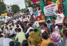 देवळा तालुक्यातील वसाका कर्मचाऱ्यांचे मौन आंदोलन
