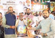 आणीबाणीत लोकशाही रक्षणासाठी संघर्ष करणाऱ्यांचा सन्मान सोहळा संपन्न.