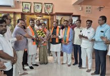 कॉंग्रेसच्या माजी महिला जिल्हा अध्यक्षा नंदा अल्लुरवार यांचा भाजपमध्ये प्रवेश.