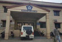 कोपरगाव मध्ये तरुणास लोखंडी पाईप, कोयता आणि बेसबॉल च्या दांडक्याने मारहाण