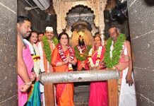 बा विठ्ठला… बळीराजाला सुखी व समाधानी ठेव, राज्यावरील संकटे दूर कर, सर्वांनाच सन्मार्गाने जगण्याची सुबुद्धी दे-मुख्यमंत्र्यांचे विठ्ठल चरणी साकडे