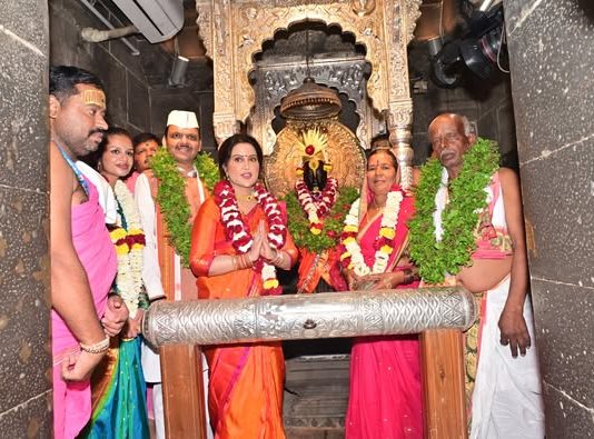 बा विठ्ठला… बळीराजाला सुखी व समाधानी ठेव, राज्यावरील संकटे दूर कर, सर्वांनाच सन्मार्गाने जगण्याची सुबुद्धी दे-मुख्यमंत्र्यांचे विठ्ठल चरणी साकडे