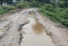 खातेरा ते अडेगाव रस्ता देत आहे मृत्युला आमंत्रण