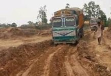 सिरोंचा-आलापल्ली मार्ग संपूर्ण चिखलाचे साम्राज्य..