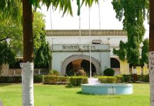 बेलसणी येथील सद्यस्थितीतील पाणंद रस्ता स्थलांतरीत होणार