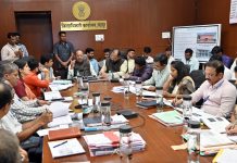 लोकाभिमुख प्रशासनासाठी अतिशय गांभीर्याने काम करा