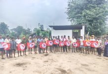 सातबाऱ्यासाठी आमदारांच्या घरासमोर धरणे आंदोलन