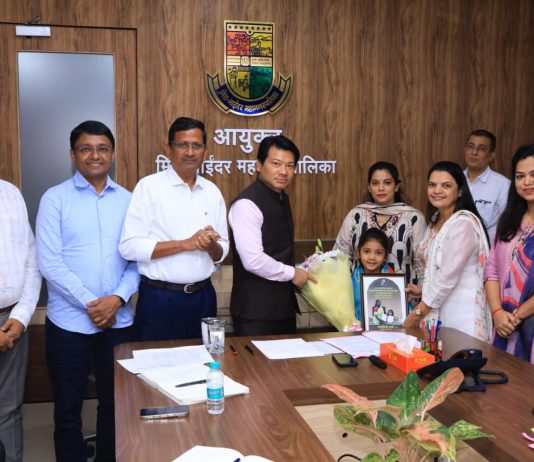 राष्ट्रीय पुरस्कार विजेती बालकलाकार कु. त्रिशा ठोसरचा मीरा-भाईंदर महानगरपालिकेत गौरव!