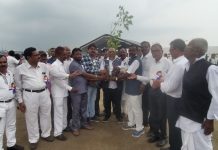 नालंदा अकॅडमीचे संचालक अनुप कुमार यांना बोधी वृक्ष भेट