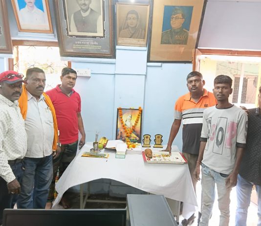 नगरपरिषद घुगुस येथे भोई समाज बाधवानतफै भगवान वाल्मिकी ऋषी यांची जयंती मोठ्या उत्साहात साजरी