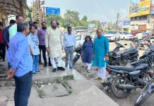 अतिरिक्त विज खांब हटवून मार्गाची दुरुस्ती करत रुंदिकरण करा – आ. किशोर जोरगेवार