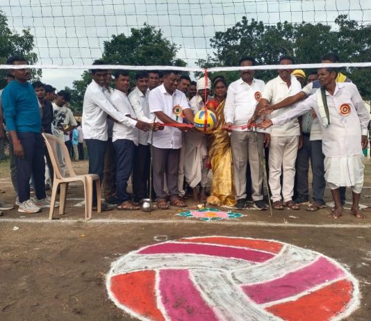 मच्छीगट्टा येथे राणी दुर्गावती क्रिडा मंडळ मच्छीगट्टा यांच्या वतीने भव्य ग्रामीण व्हाॅलीबाॅल स्पर्धा