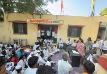 खासदार प्रणिती शिंदे यांची गावडी दारफळ ला भेट