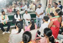 लोकांचा हात, हातात घेऊन निवडणुकीला सामोरे जा…