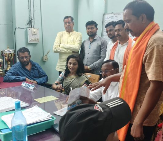 शिवसेनेची महावितरण कंपनी च्या कार्यालयावर धडक