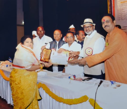 भारतरत्न सरदार वल्लभभाई पटेल हिंदू रत्न पुरस्काराने वसुधा नाईक सन्मानित