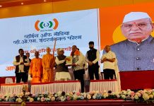 चंद्रपूरचा मान उंचावणारी कामगिरी; जितेंद्र जोगड यांना राज्यपालांच्या हस्ते ‘उत्कृष्ट जिल्हाध्यक्ष’ पुरस्कार
