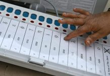 प्रलंबित नगरपालिका निवडणुकीत मतदारांचा संताप; तांत्रिक बिघाडामुळे मतदान केंद्रावर गोंधळ