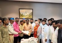 समता सैनिक दलाला अंजली आंबेडकर यांच्या हस्ते ड्रेस वाटप!