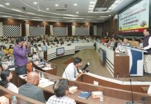 स्थानिक उद्योगांच्या गरजेनुसार आयटीआयमध्ये नवे अभ्यासक्रम सुरू करा – ना. मंगल प्रभात लोढा