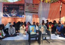नारेगाव येथे कब्रस्तानच्या मागणीसाठी वंचित बहुजन युवा आघाडीचे बेमुदत आमरण उपोषण