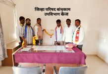 वंचित बहुजन आघाडी आक्रमक! केज पंचायत समितीच्या कामचुकार कारभाराचा ‘हार’ घालून निषेध