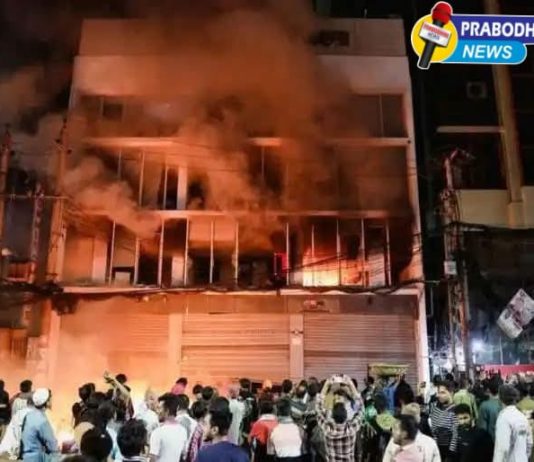बांगलादेश पेटला! वृत्तपत्रांच्या कार्यालयांना आग, एकाला जिवंत जाळले; इंटरनेट सेवा खंडित