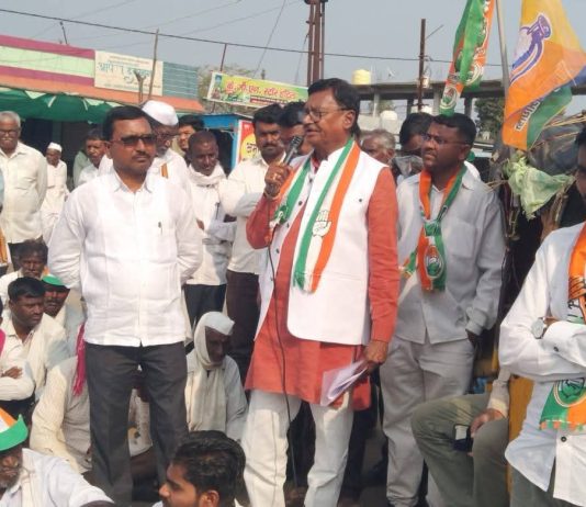 शेतकरी व जनसामान्यांच्या न्यायहक्कांसाठी काँग्रेसचा जनआक्रोश मोर्चा.