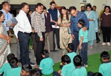 मुख्य सचिवांकडून आनंदवनातील उपक्रमांचे कौतुक