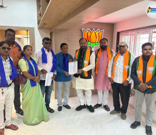 आमदार किशोर जोरगेवार यांची भेट घेत रिपब्लिकन पार्टी ऑफ इंडियाचा (आठवले गट) भाजपला जाहीर पाठिंबा..