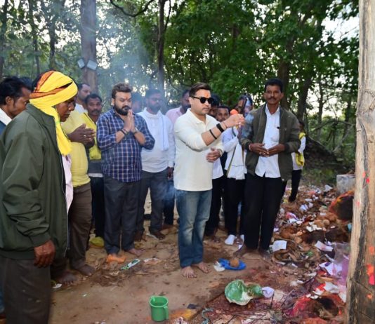 सुरजागड येथे ठाकूर देवाचे विधिवत पूजन; माजी राज्यमंत्री राजे अम्ब्रीशराव महाराजांनी घेतले दर्शन.