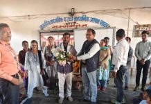 जिद्दीने गडचिरोलीच्या दुर्गम वसतिगृह गृहपाल ते क्लास वन अधिकारी: नावजी सरकुंडेंचा प्रेरणादायी प्रवास