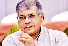 तुम्ही फक्त आरक्षणाचा फायदा घेण्यापुरतेच आहात का? ॲड. प्रकाश आंबेडकरांचा सुशिक्षित नोकरदार वर्गाला परखड सवाल