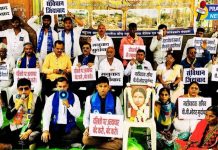 दलित विधवा महिलेचे घर बुलडोझरने पाडल्याचा निषेध