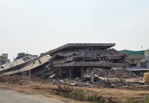 अहेरीतील ‘ती’ वादग्रस्त इमारत अखेर जमीनदोस्त; प्रशासनाचा अनधिकृत बांधकामावर प्रशासकीय ‘सर्जिकल स्ट्राईक’